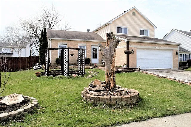 19 Dennison Dr photo 1