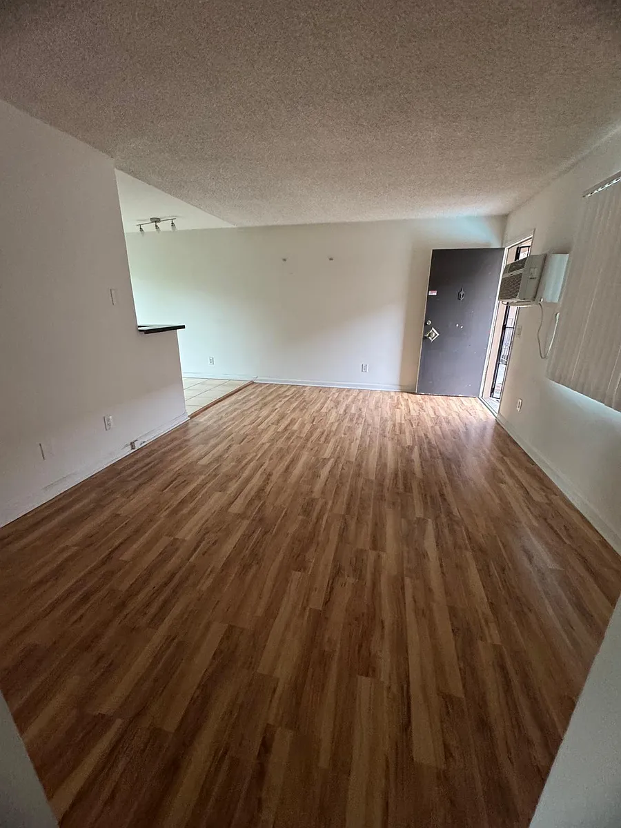 Building Photo - 11474 Riverside Dr