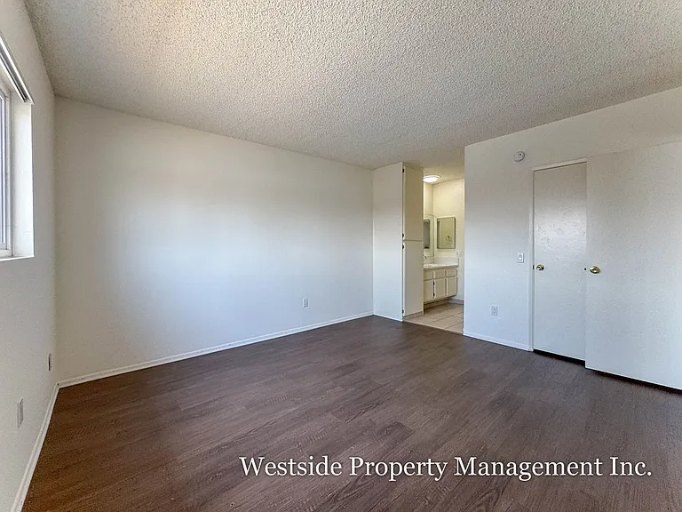 6253 Lankershim Blvd. — Photo 3