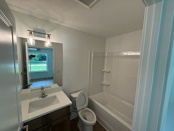 3rd image of 1365 24th Ave SW