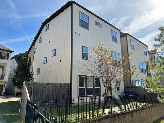 3rd image of 12248 Oxford Crescent Cir