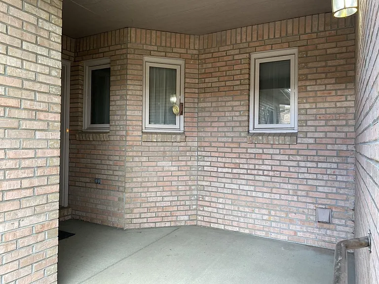 2325 Northbrook Dr — Photo 5