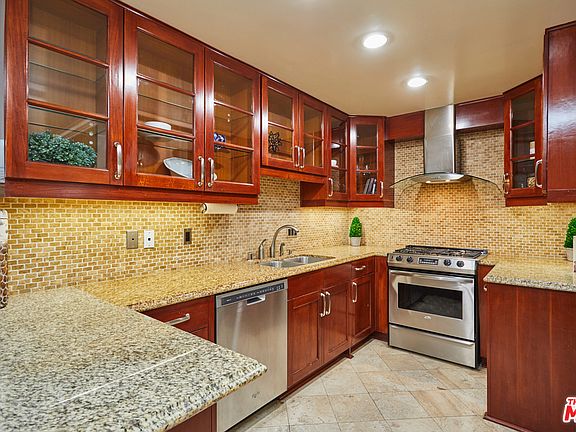 4th image of 1154 S Barrington Ave APT 209