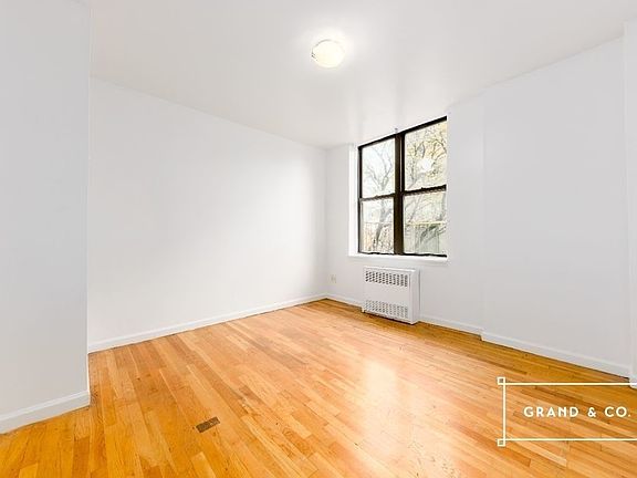 2nd image of 393 Hewes St APT 3f