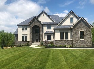 6995 Woodlands Ln, Solon, OH 44139