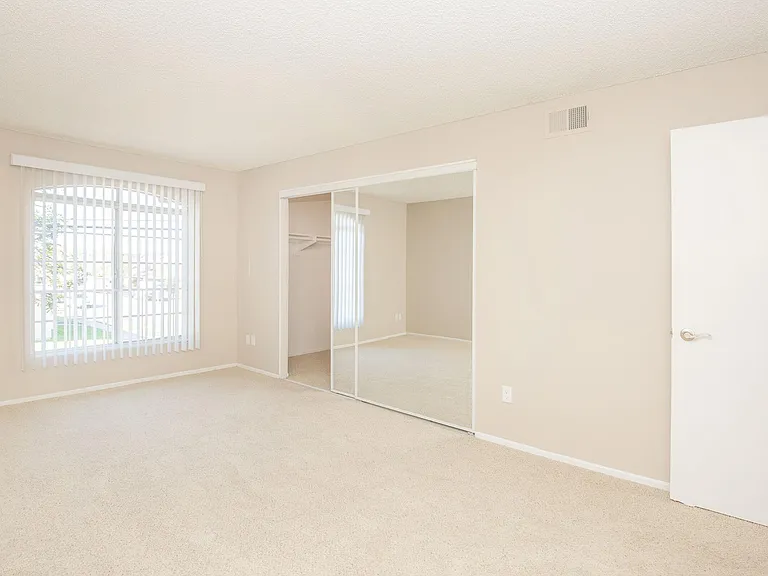 Huntington Highlander Apartment Homes — Photo 31