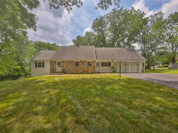 3 Courtney Ct, Easton, PA 18045