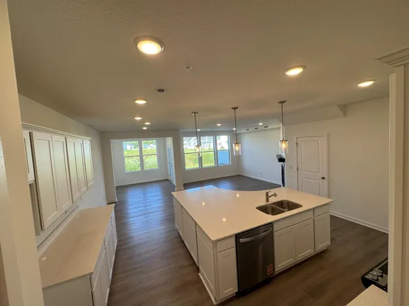 12841 Sawyer Ln, Rogers, MN 55374