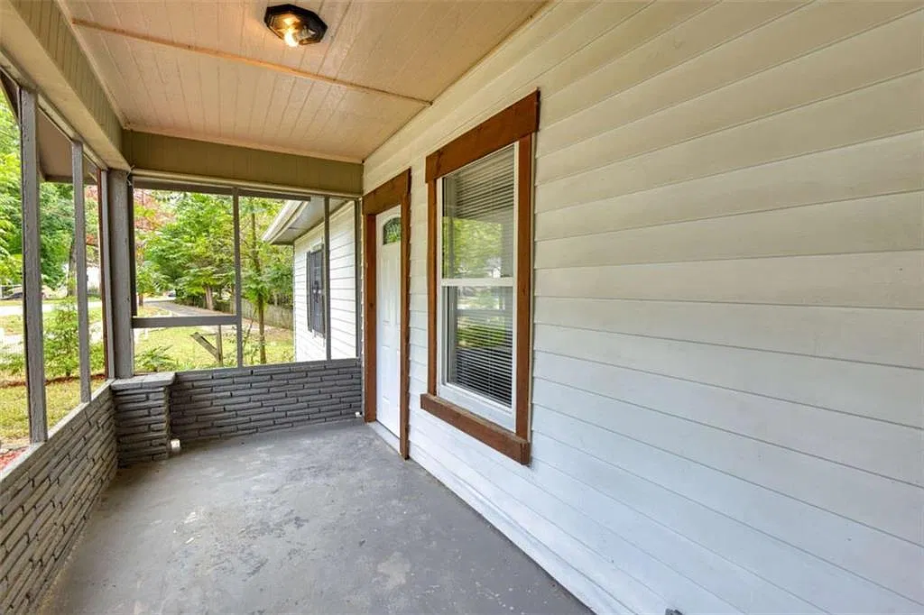 3 bed, 2.0 bath, 1260 sqft, $1,950 — Photo 2