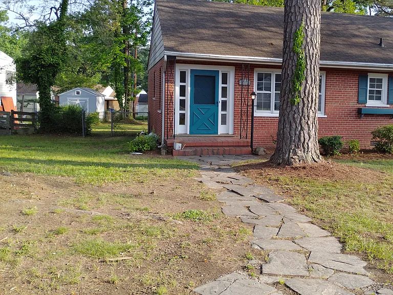 9013 Sparrow Dr — Photo 3