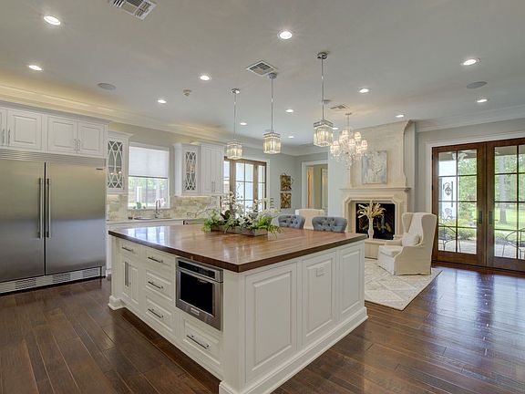 3rd image of 2819 Cypress Dr
