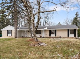 10821 N Hedgewood Ln, Mequon, WI 53092