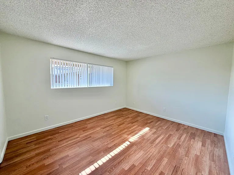 Westgate Villa Apartments — Photo 14