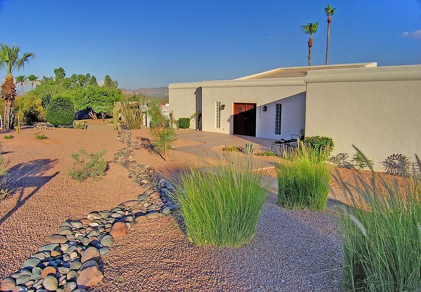 This home fits in beautifully with its desert environment!