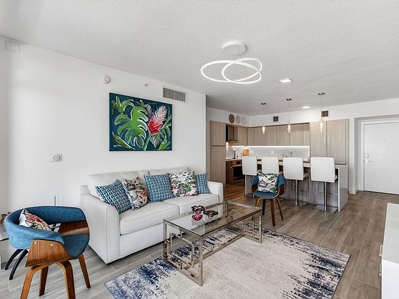 5th image of 111 SE 1st Avenue #406