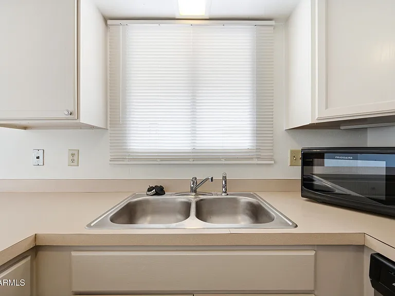 1234 E Riviera Dr — Photo 10
