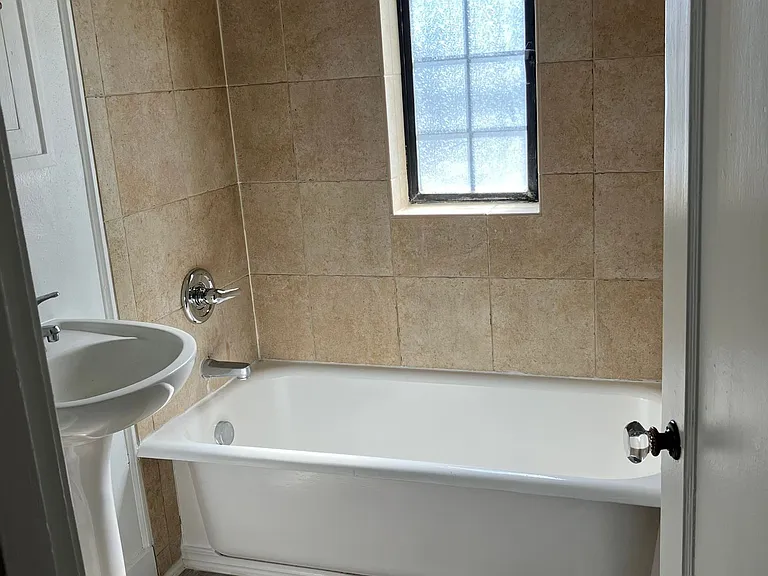 Fontana Court Apartments — Photo 11