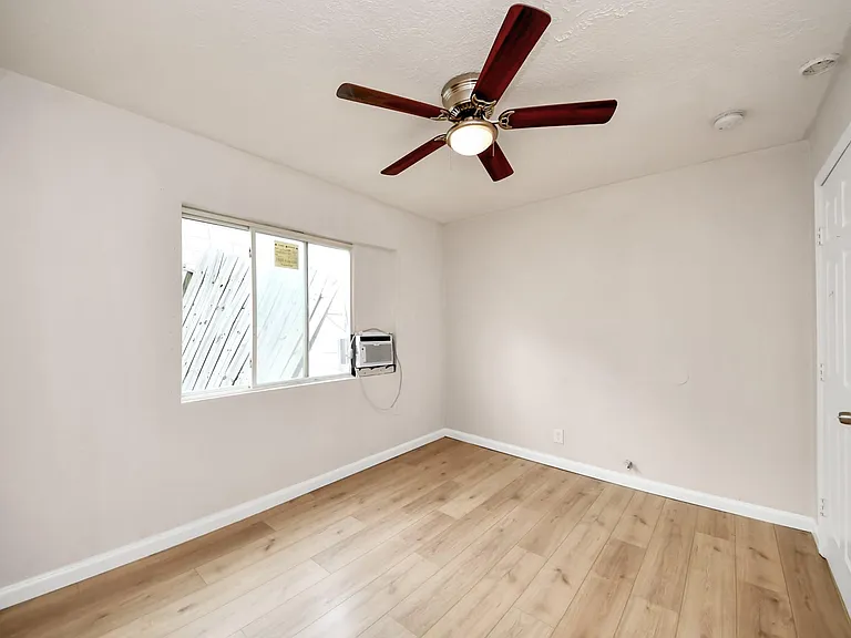 10506 Sierra Dr — Photo 23