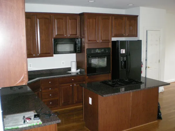 8403 Chaucer House Ct, Lorton, VA 22079