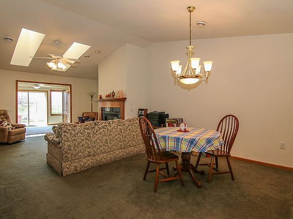 4th image of 702 Creek Edge Dr #7