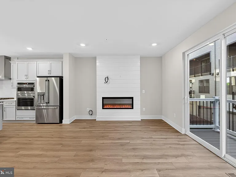 2507 Light St — Photo 12