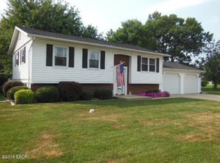 10 Sunset Dr, Flora, IL 62839