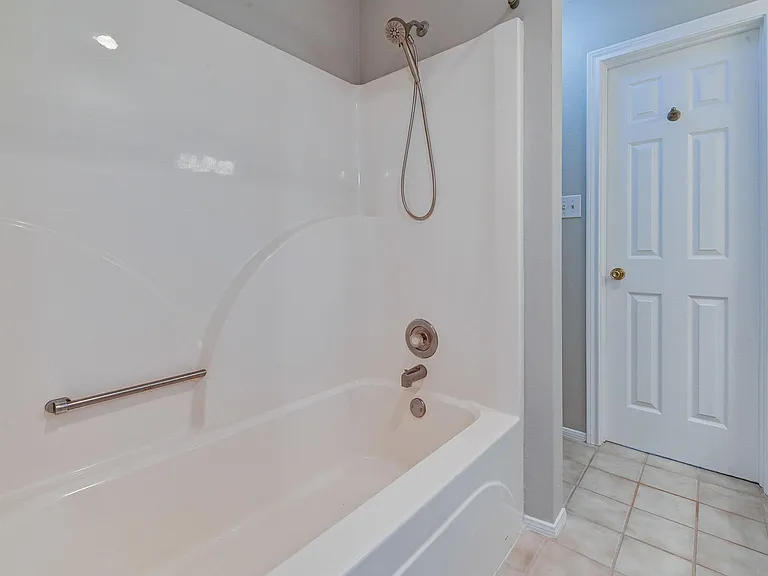 10045 Valley Dr S — Photo 34