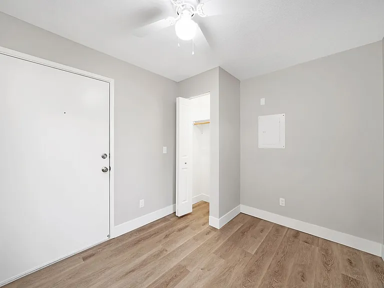 The Alexander Apartments — Photo 21