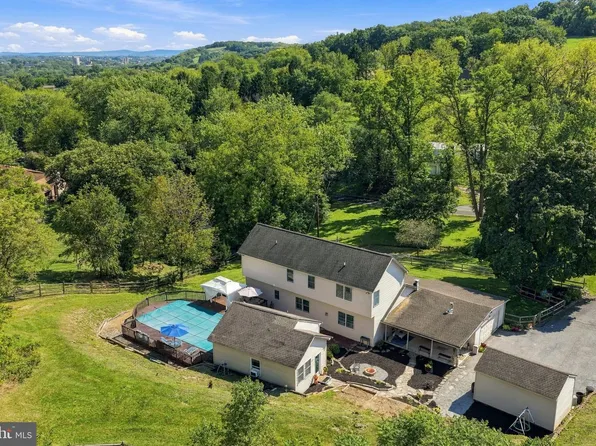 1255 Clearview Rd, Coplay, PA 18037
