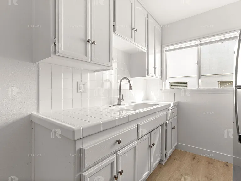 (Ar/Eu/Yo:B) 624 N. Hayworth Avenue — Photo 5