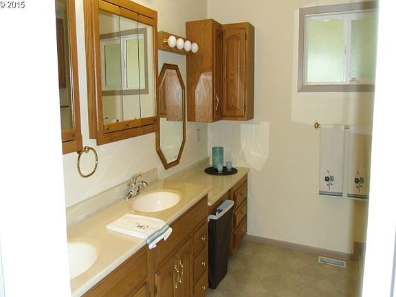 3rd image of 1420 Park Ave