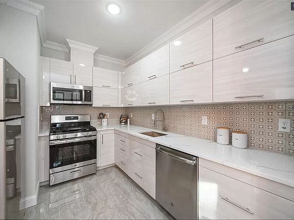 2nd image of 186 Kensington Ave #502