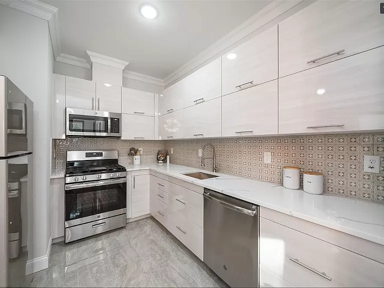 186-188 Kensington Ave #3A — Photo 2