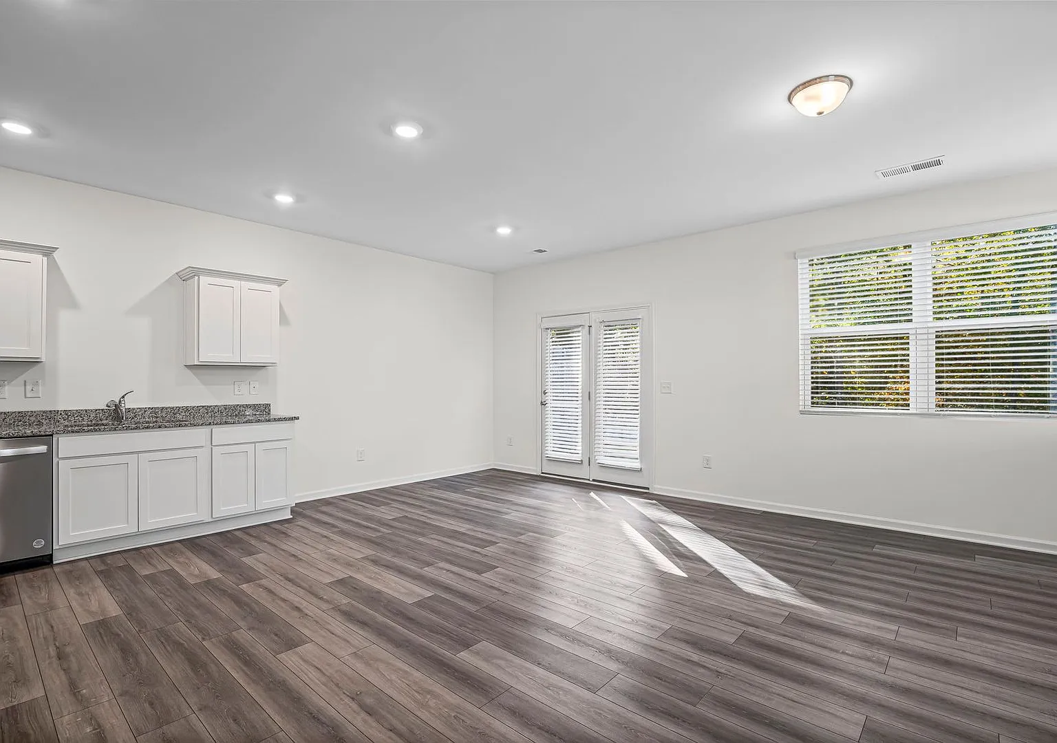 Move In Special - 1 Month Free With A August 31st Move In Date Or Sooner Welcome Home! Beautiful ... — Photo 4