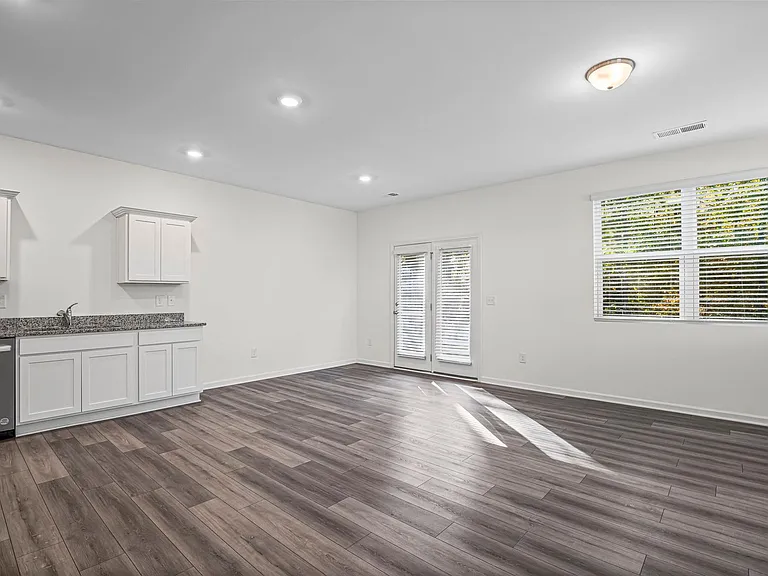 1012 Paddington Dr — Photo 4