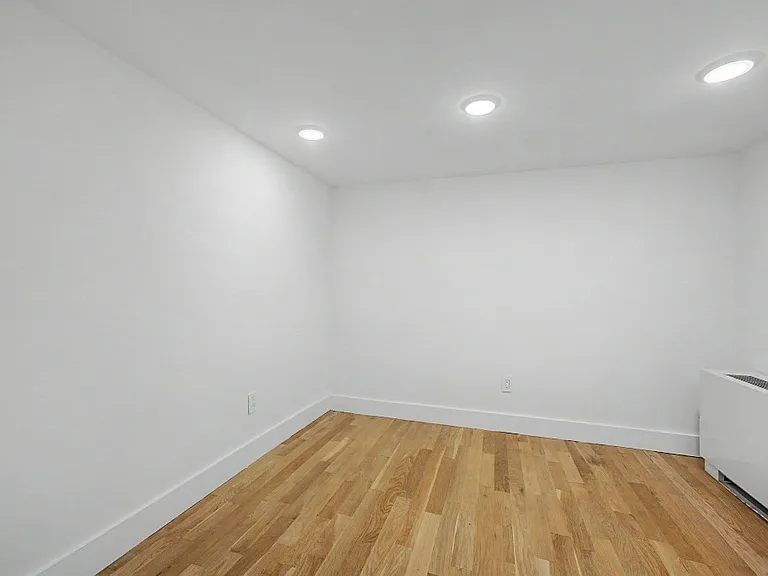 220 E 22nd St #3U — Photo 13