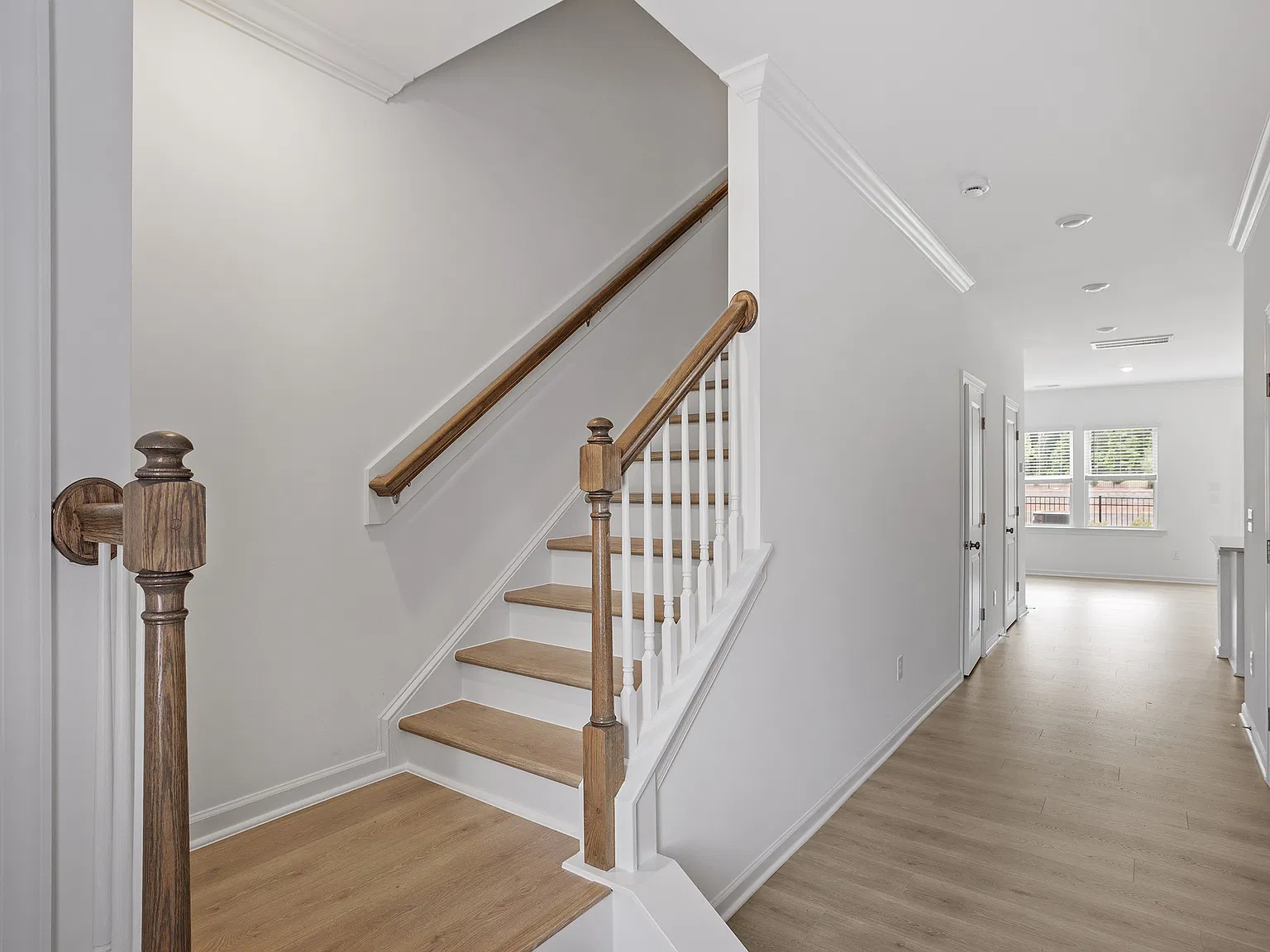 3 bed, 1616 sqft, $2,400 — Photo 3