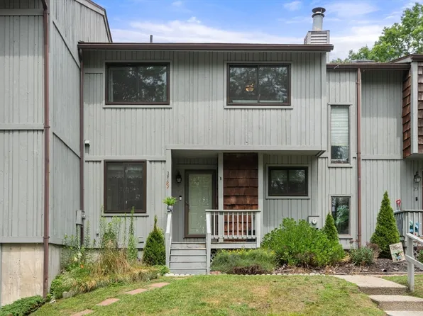 24 Meadowbrook Ln Unit 24, Palmer, MA 01069