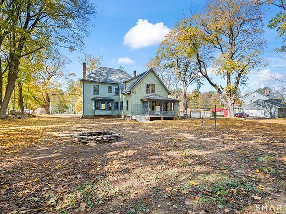 3rd image of 124 River Road