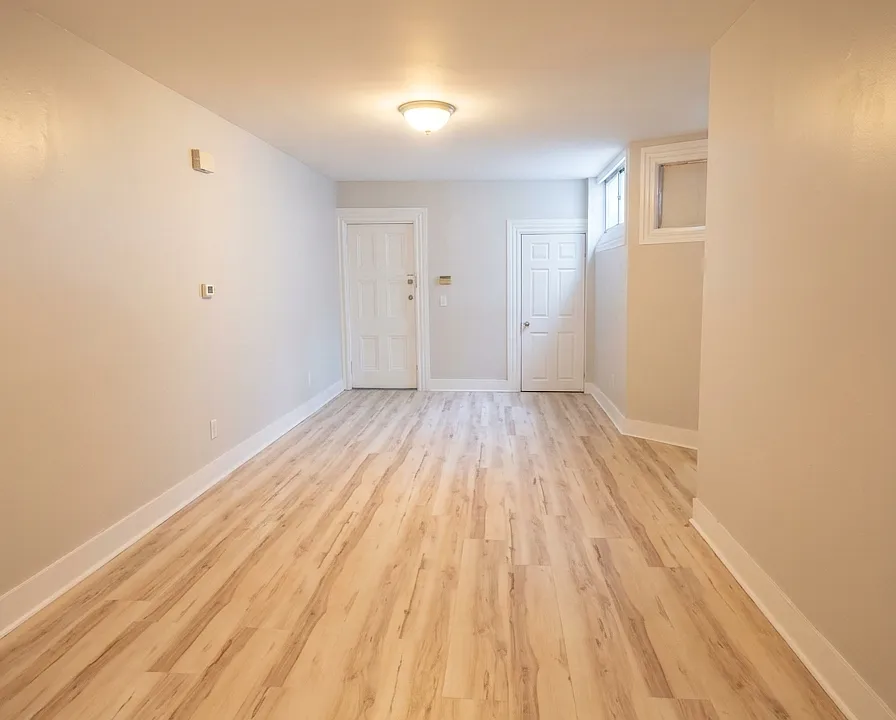 93 America St #1