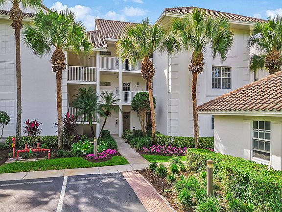 2nd image of 776 Eagle Creek Dr Unit 203