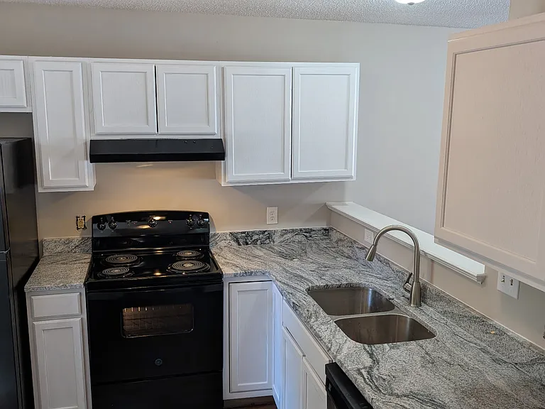 4713 Courtney Ln — Photo 4