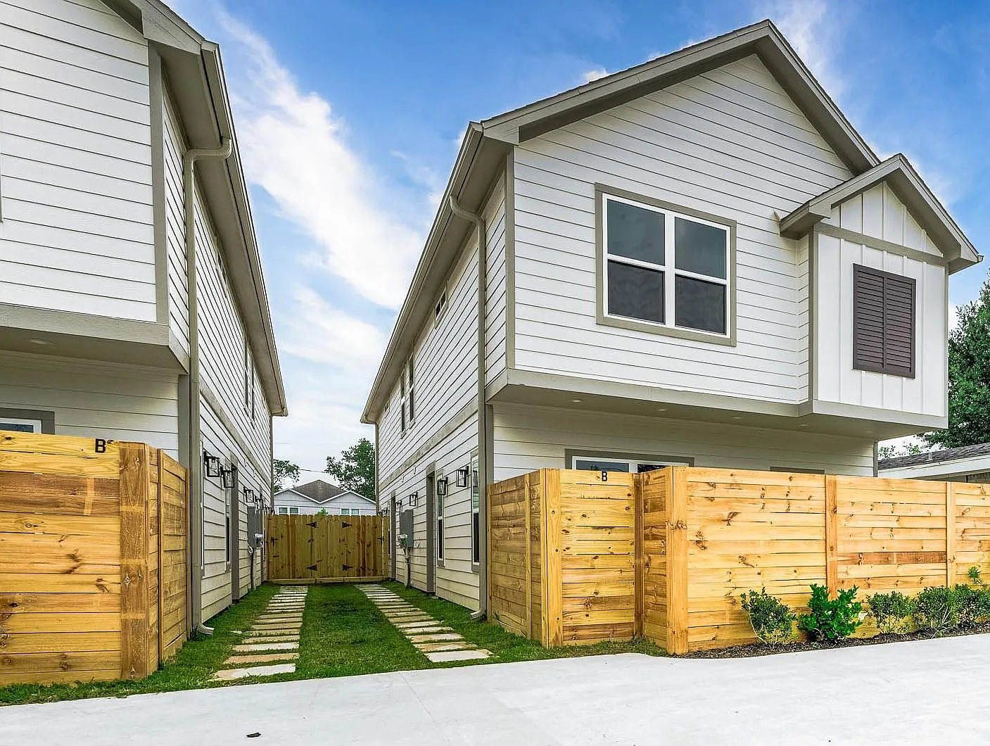 3 bed, 2.5 bath, 1328 sqft, $1,795 — Photo 1
