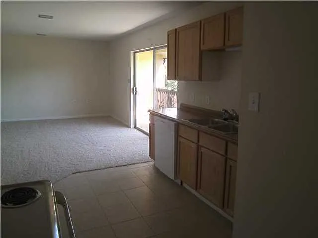 Building Photo - 402 Marshall Ct NW #6