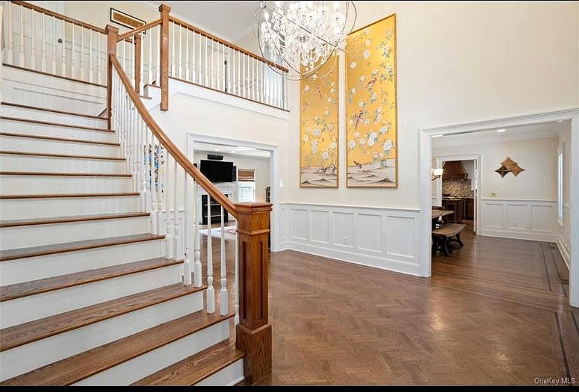 2nd image of 10 Roosevelt Pl