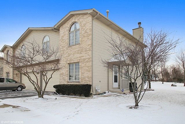 1st image of 927 Westfield Ln #927
