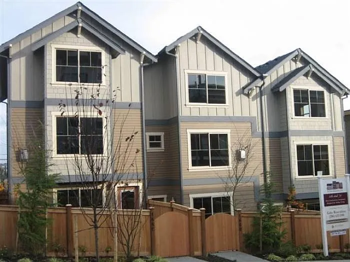 Building Photo - 166 11th Ave