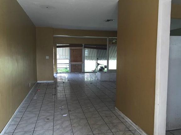 4th image of 18140 NE 10th Ct