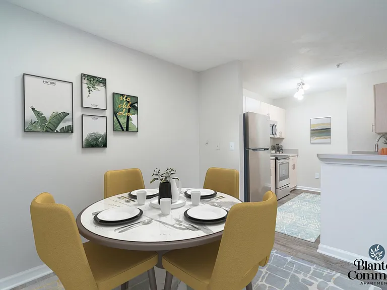 Blanton Commons Apartments — Photo 14
