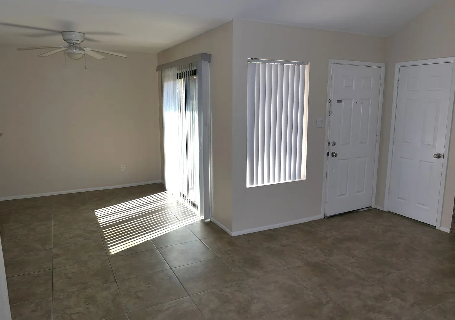 Ideal 2 Br 2 Ba 1 Cg Gated Condo Near Tatum and Shea in Scottsdale — Photo 4